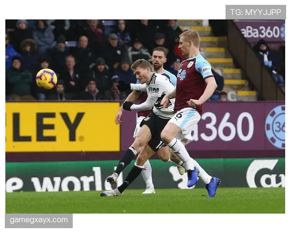 伯恩利战术革新蓄势待发,新赛季剑指竞争力全面提升 伯恩利战术革新蓄势待发,新赛季剑指竞争力全面提升