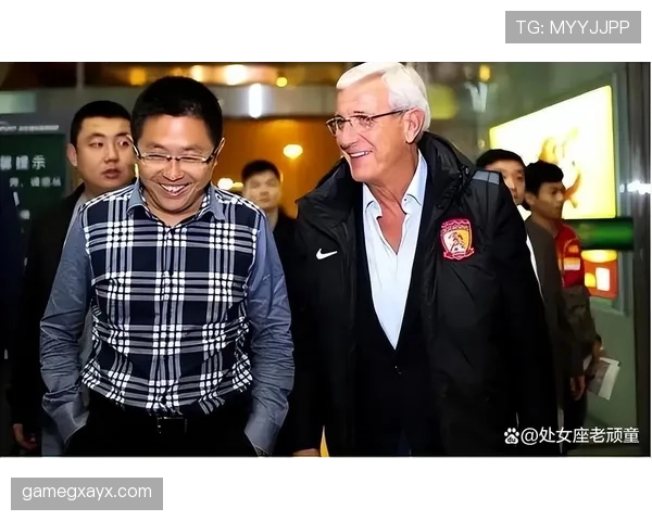 里皮执教风格以战术纪律与临场调整著称，强调攻守平衡